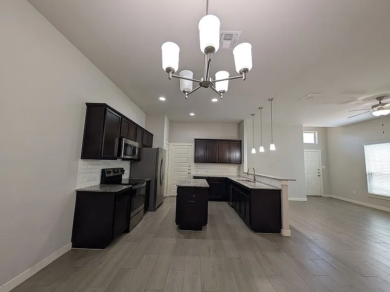 2237 Avery Vlg — Photo 15