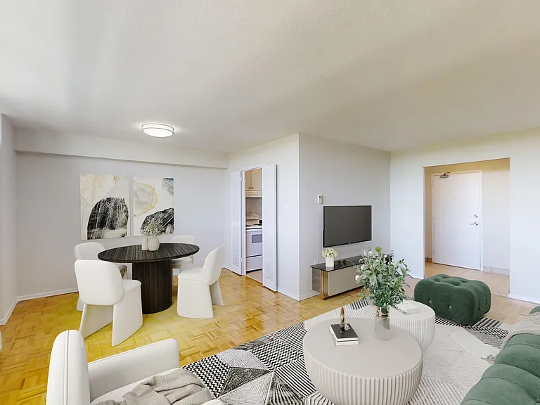 111 Inverlochy Blvd #107 — Photo 5