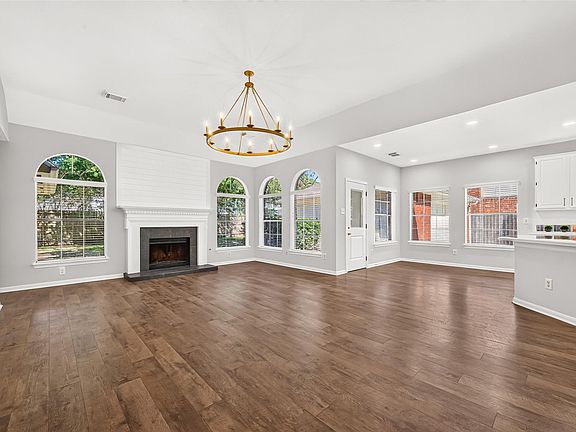 5th image of 1206 Buttonwood Dr