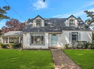 362 N Grove St, Valley Stream, NY 11580