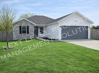 290 Towne Loop, Marshfield, MO 65706