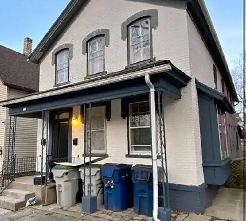 738 S 25th St