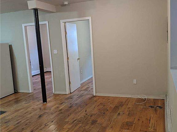 3rd image of 728 E 229th St #Ll