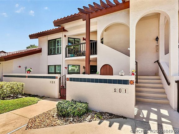 2nd image of 6011 SE Martinique Dr APT 201