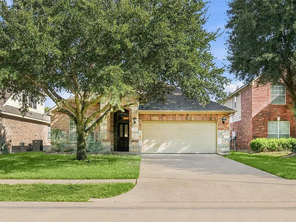 25018 Lakecrest Manor Dr