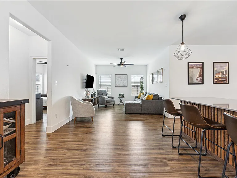 700 Legends Ln — Photo 11