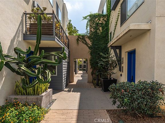 2nd image of 1009 Roble Pl