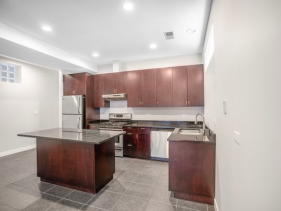 5th image of 3215 N Southport Ave #1