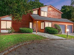 65 Skyview Ln, New Rochelle, NY 10804