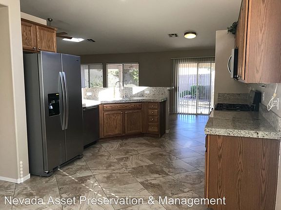 3rd image of 4146 W El Campo Grande Ave