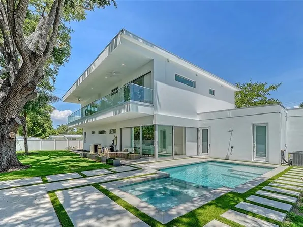 2010 Hyde Park Cir, Sarasota, FL 34239
