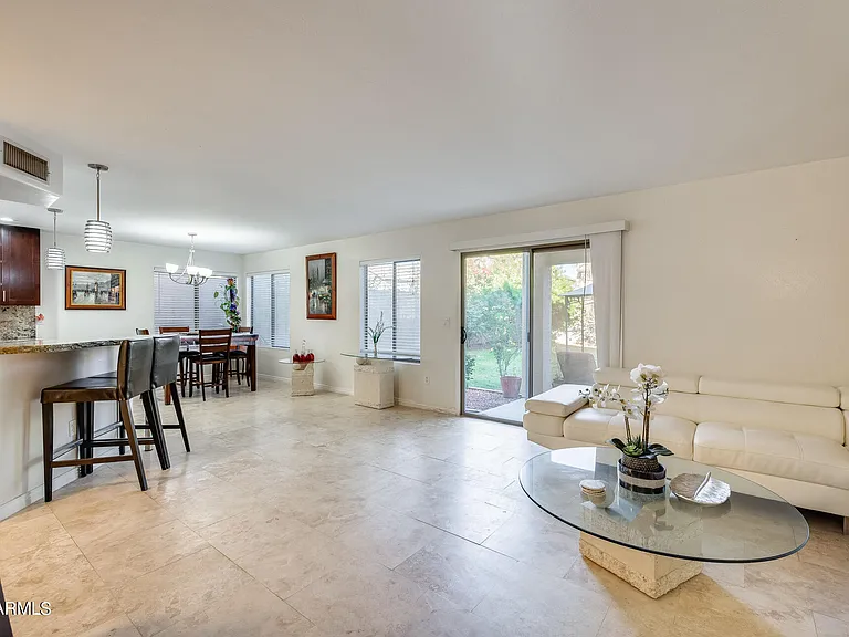 2022 E Wahalla Ln — Photo 9