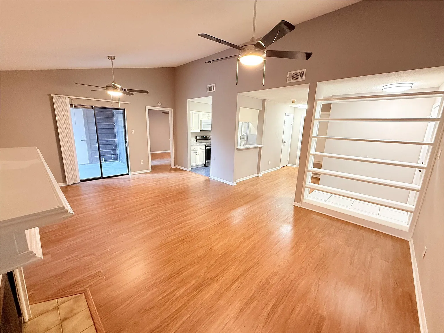 2 bed, 2.0 bath, 1080 sqft, $1,650 — Photo 4