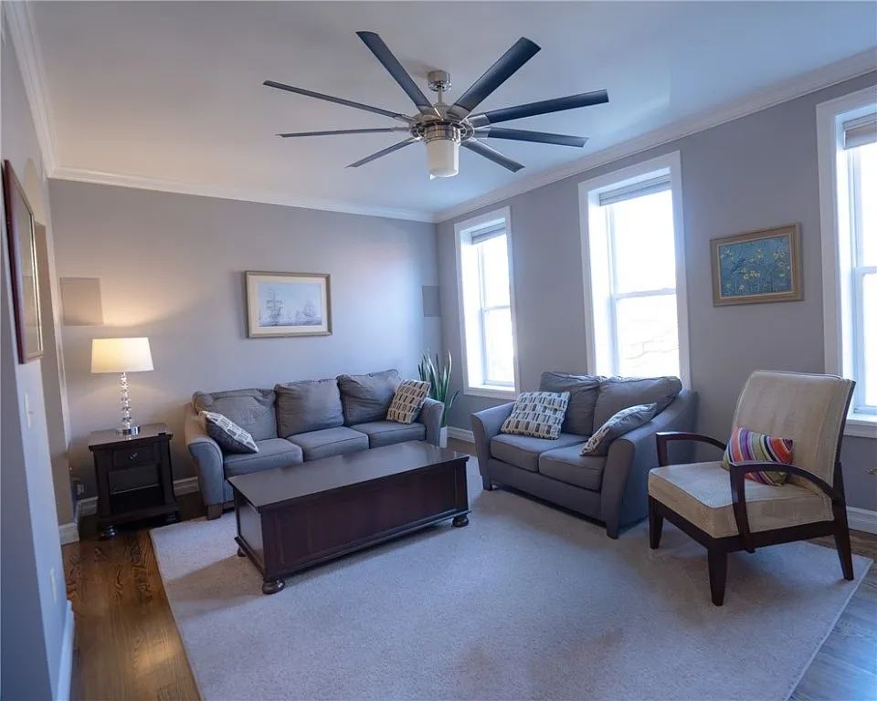 2 bed, 1.0 bath, 1044 sqft, $2,000 — Photo 1