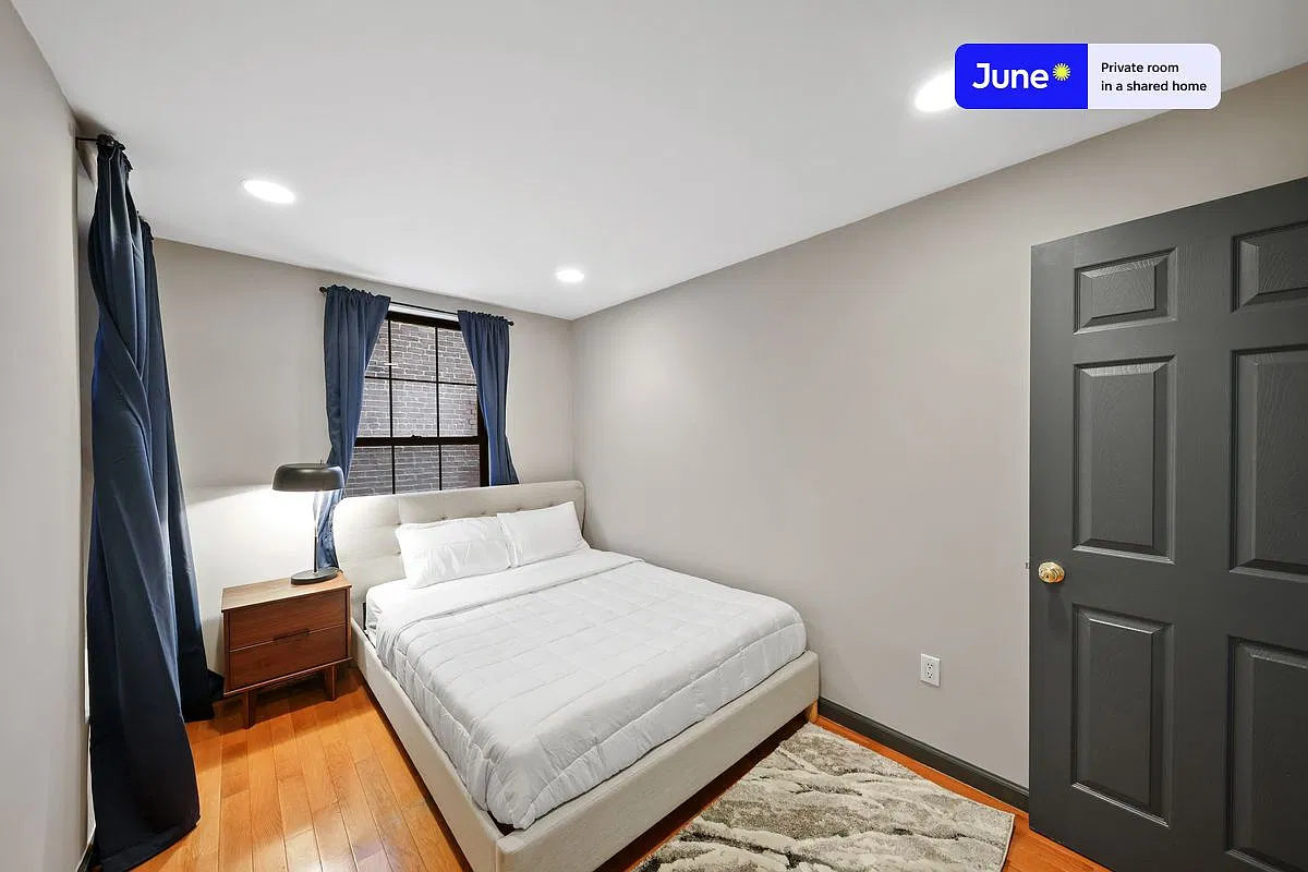 Queen bedroom in 3 bed/1 bath home in East Village #716 C — Photo 1