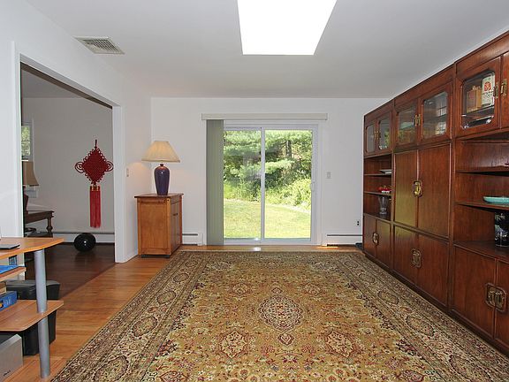 5th image of 550 Underhill Ave
