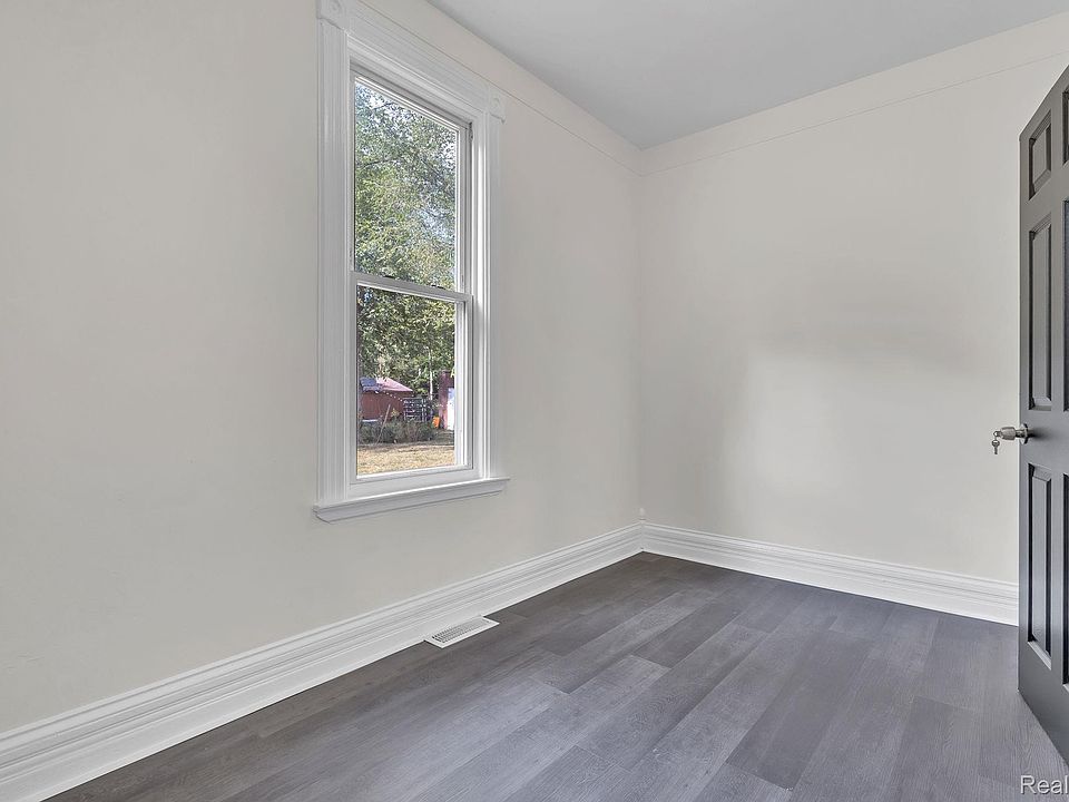 4450 Military St, photo 24