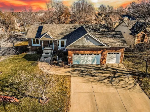 1424 N Briarwood Pl, Derby, KS 67037