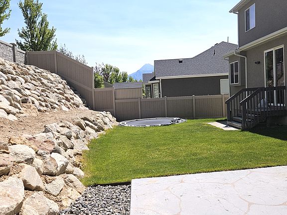 2nd image of 828 W Valley View Way
