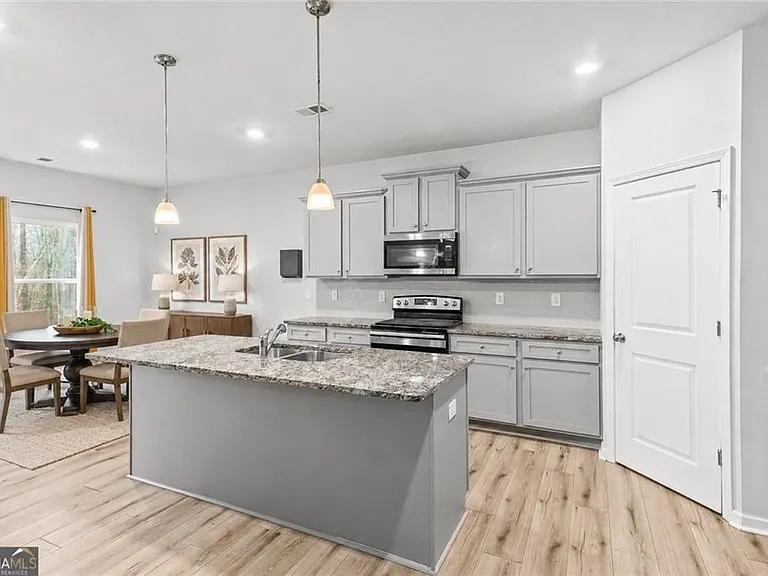 328 Orchid Dr — Photo 4