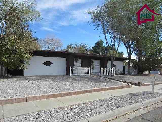 1st image of 2630 Desert Dr