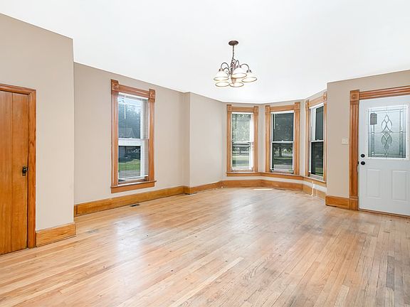 5th image of 117 Timber Valley Dr