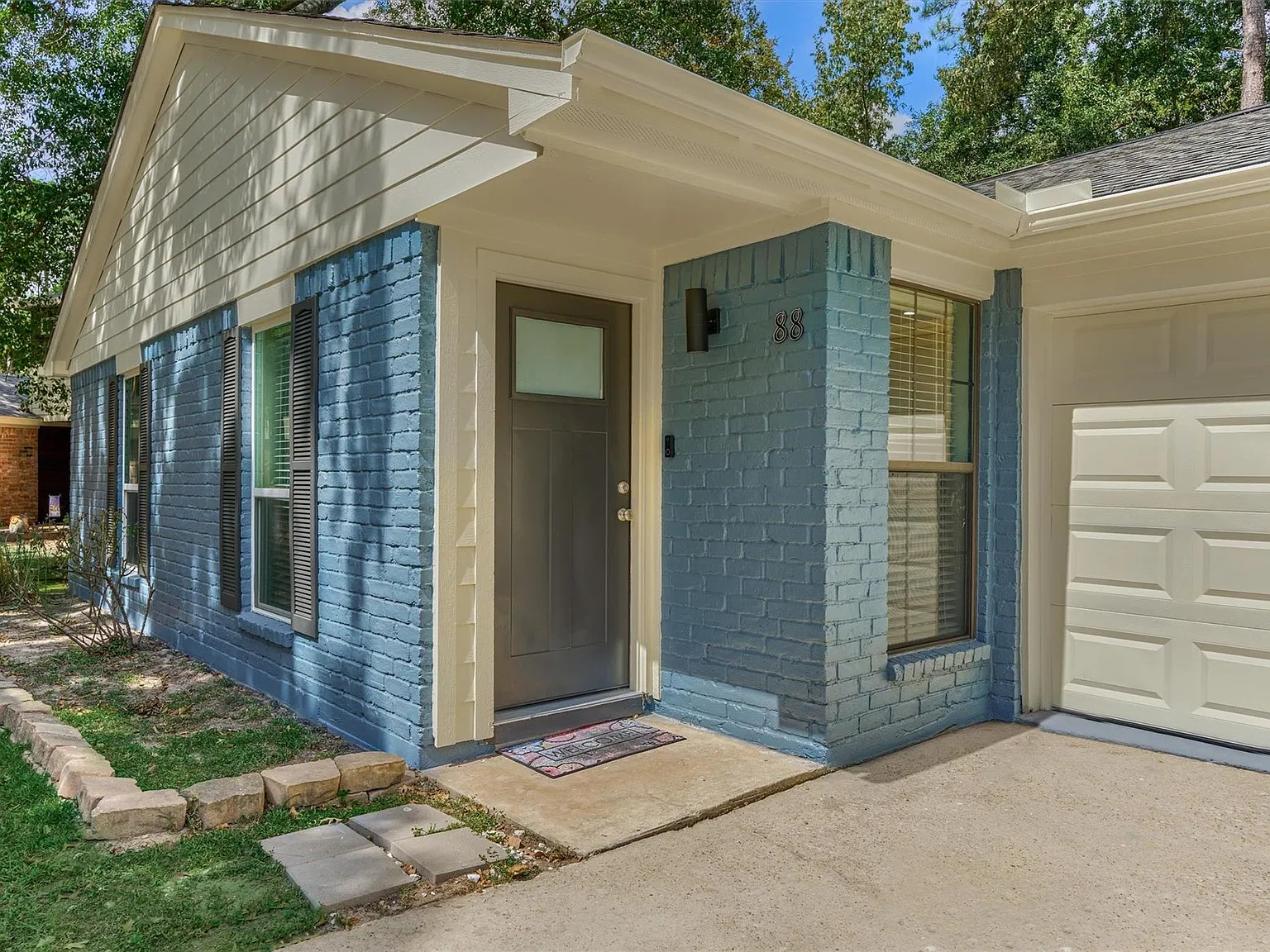 3 bed, 2.0 bath, 1420 sqft, $1,950 — Photo 3