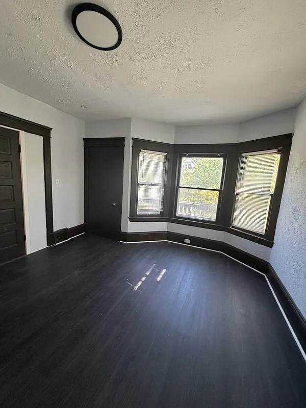 1 bed, 1.0 bath, 810 sqft, $950 — Photo 1