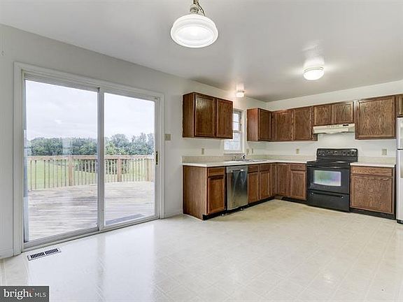 5th image of 18412 Bull Run Dr