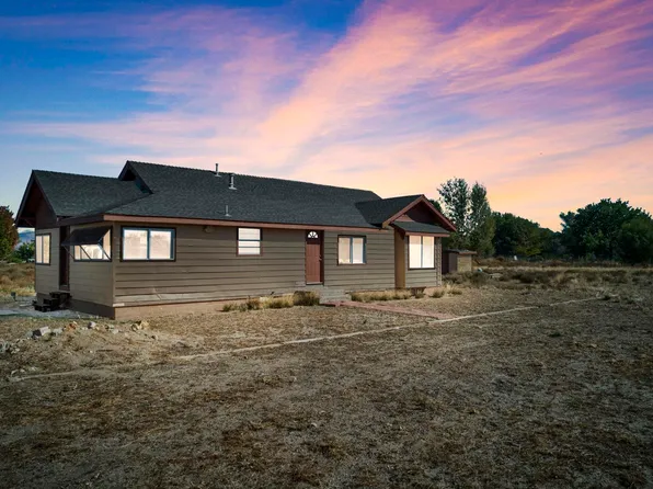 10 Peeples Ln, Yerington, NV 89447