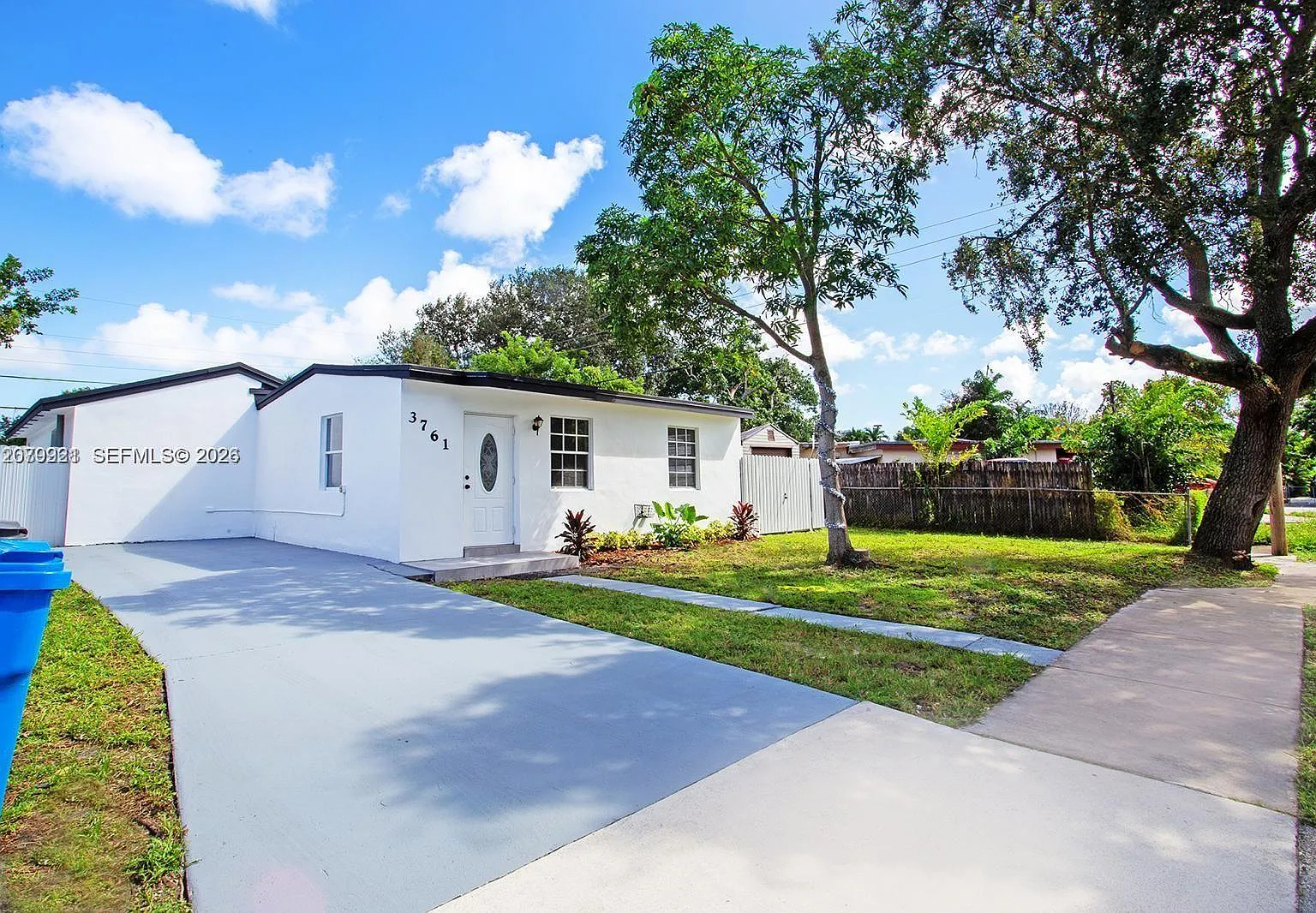 3 bed, 2.0 bath, $3,500 — Photo 2