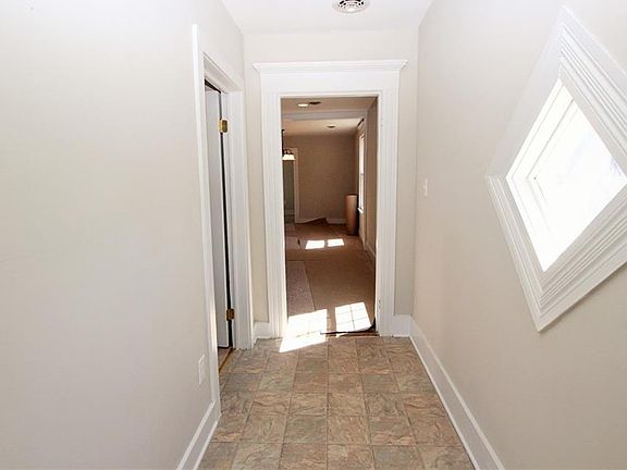 5th image of 121 W Beech Ave