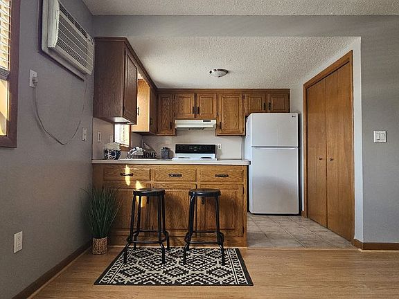3rd image of 482 East St APT 16