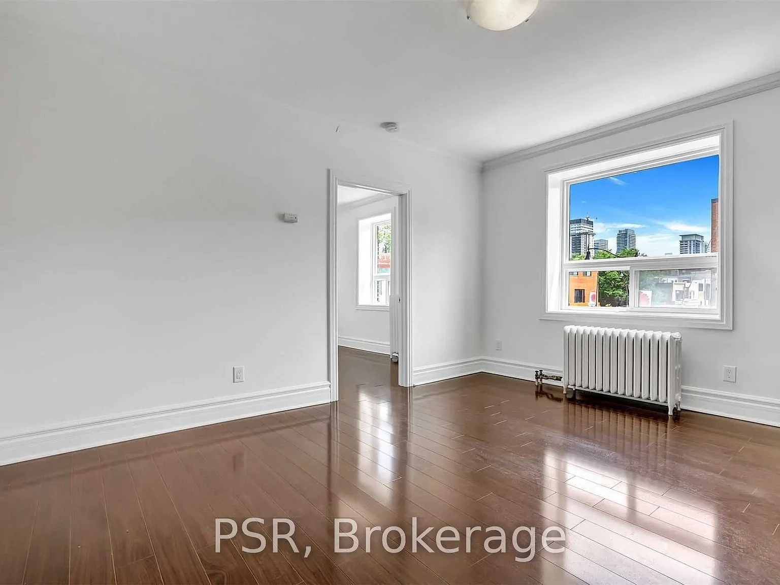 2 Craighurst Ave — Photo 4
