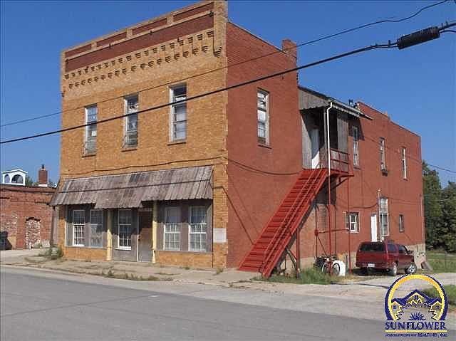 2nd image of 108 E 4th St