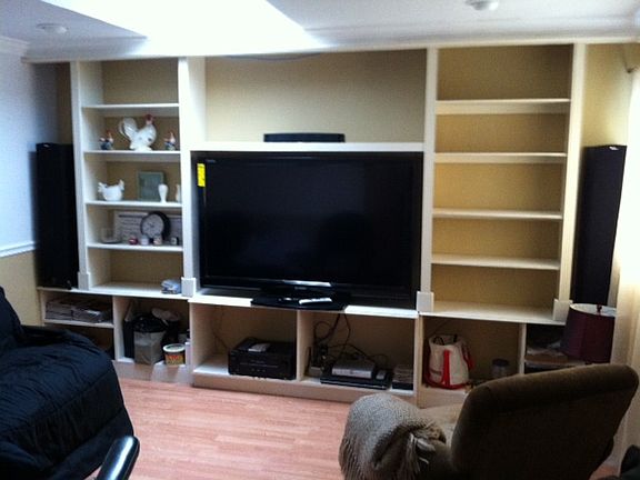 3rd image of 498 Bradley Ave