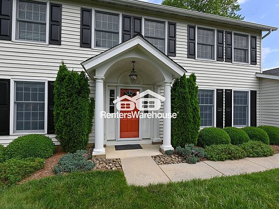 3rd image of 100 E Bay View Dr