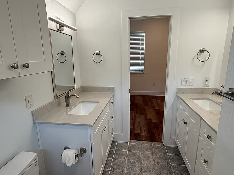 Master bath (dual vanities)