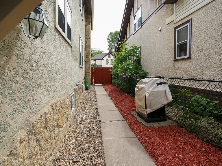 1404 University Ave NE #1 — Photo 20