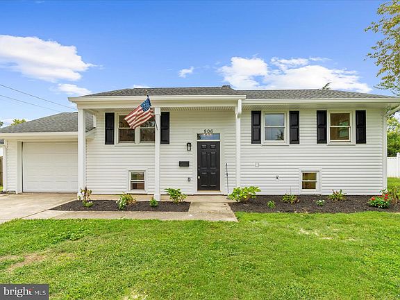 2nd image of 906 Silver Maple Ct