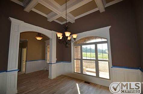 4th image of 112 King Arthurs Pl #23