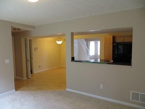 3rd image of 60 High Point Dr Unit 10