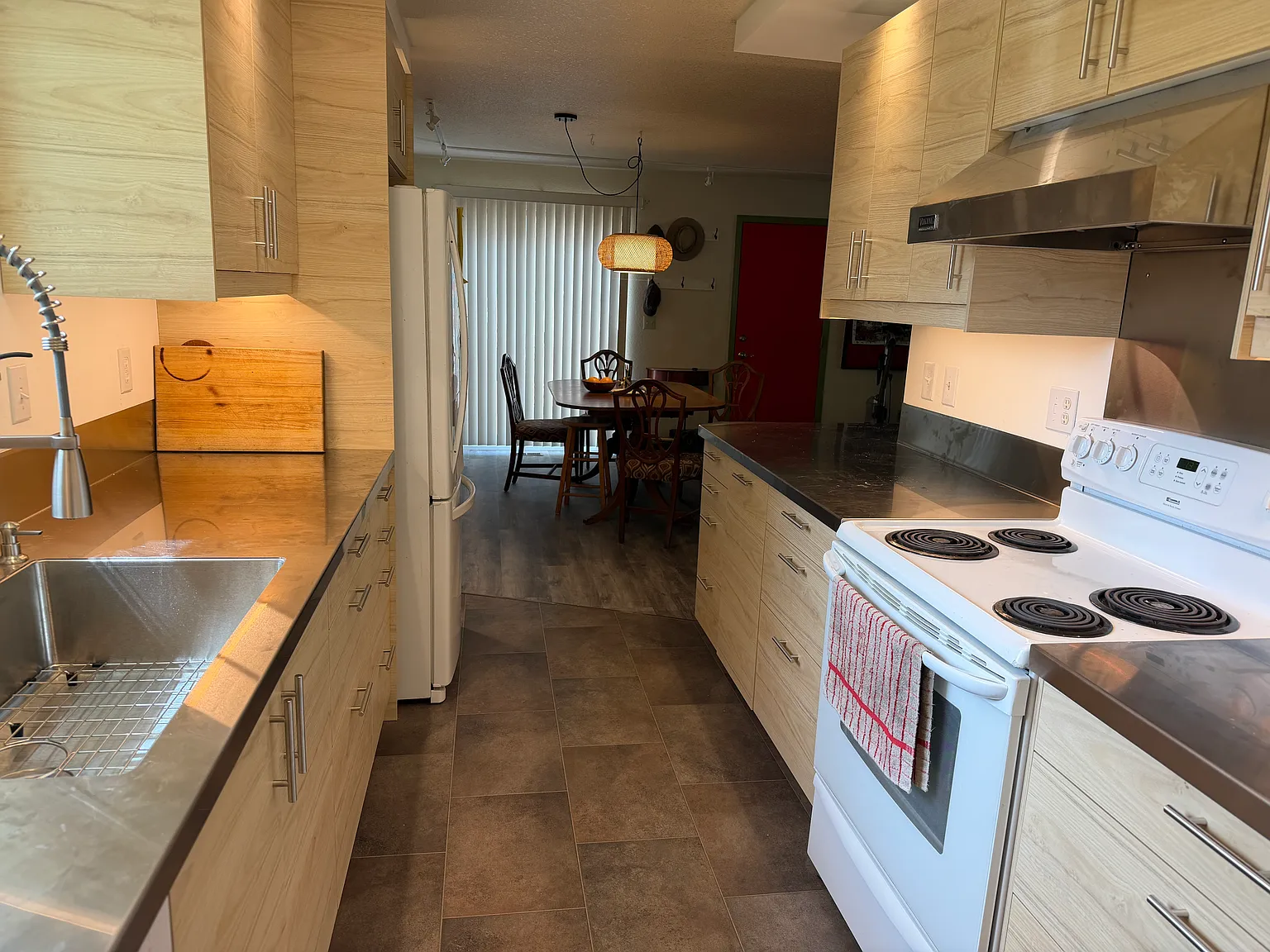 3 bed, 1584 sqft, $2,300 — Photo 2