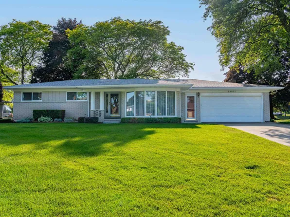 54815 Franklin Dr, Shelby Township, MI 48316