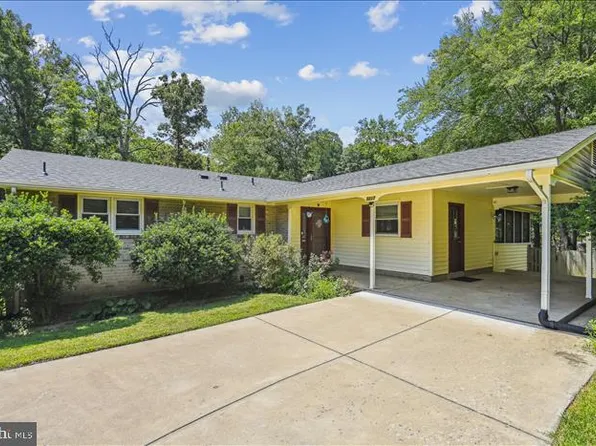 5217 Pumphrey Dr, Fairfax, VA 22032