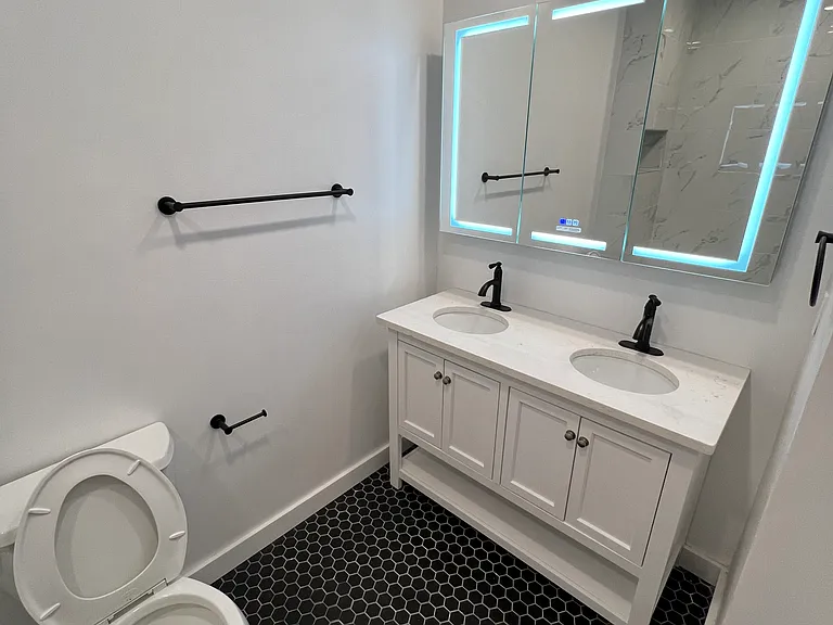 44 W 56th St #4 — Photo 8
