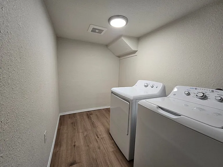 713 W Bonneville St — Photo 11