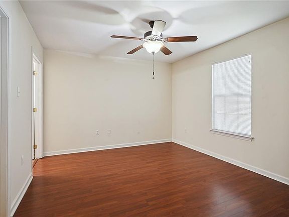 5th image of 72365 Dahlia St