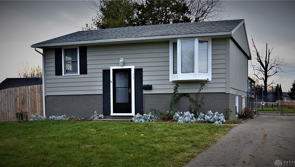 1st image of 923 Corvette Ave