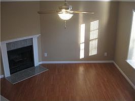 4th image of 924 Pebblelane Dr